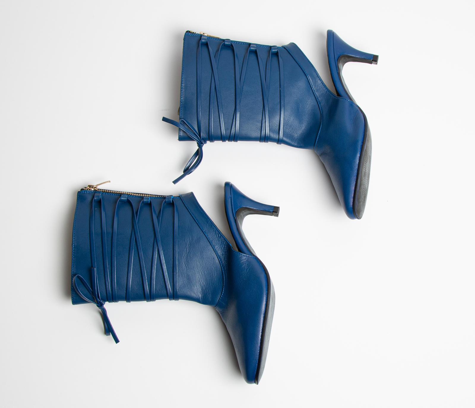 Kitten heels boot